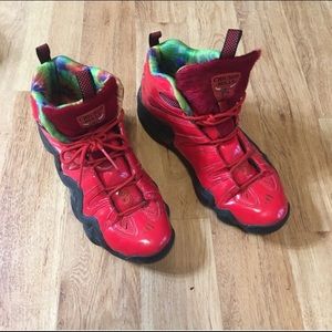 Adidas Men size 10.5 Chicago bulls RARE sneaker
